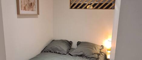 1 室のベッドルーム、アイロン / アイロン台、WiFi、ベッドシーツ