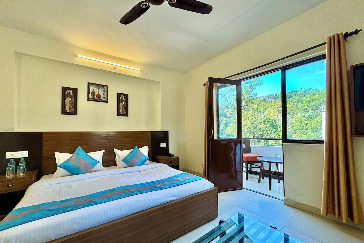 Egyptian cotton sheets, premium bedding, down duvets, memory-foam beds