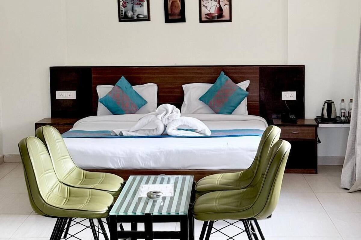 Deluxe Room - Mountain View | Egyptian cotton sheets, premium bedding, down duvets, memory-foam beds