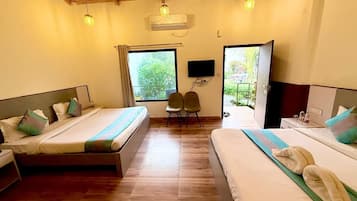 Quadruple Room | Egyptian cotton sheets, premium bedding, down comforters