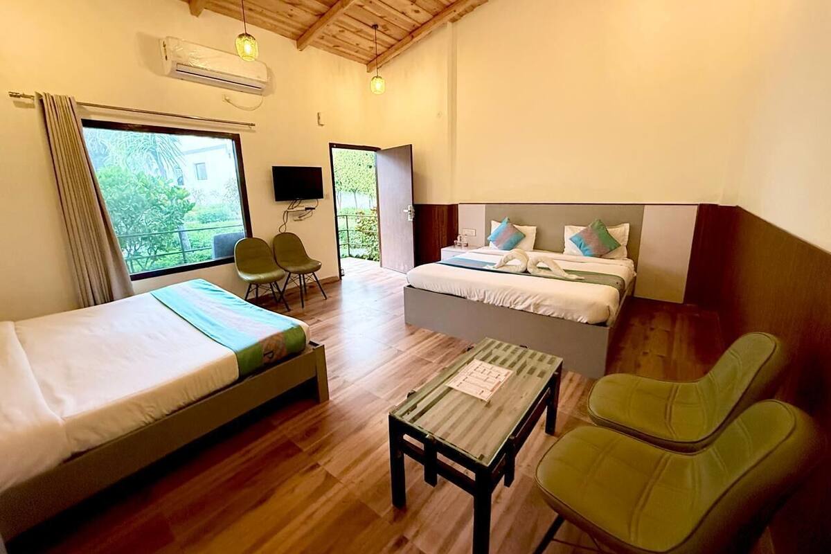 Quadruple Room | Egyptian cotton sheets, premium bedding, down duvets, memory-foam beds