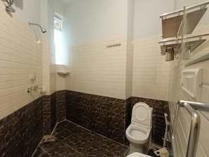 Basic Suite | Bathroom - Rao Jagveer Home Stay (Sawai Madhopur)