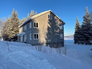 Exterior - Lodge with lake view and Northern Lights. Close to hiking trails. (Norrbottens län)