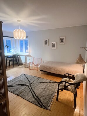 8 bedrooms, desk, iron/ironing board, travel cot - Lodge with lake view and Northern Lights. Close to hiking trails. (Norrbottens län)