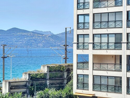 Studio avec parking dans résidence sécurisée à 50m de la mer et des plages