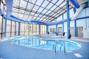 Piscina coperta, una piscina riscaldata