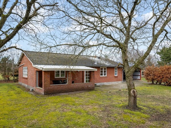 Unclassified image, 1 of 27, button