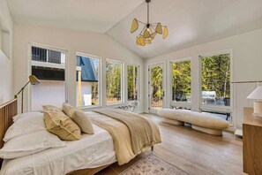 4 makuuhuonetta, silitysrauta/-lauta, ilmainen Wi-Fi, vuodevaatteet