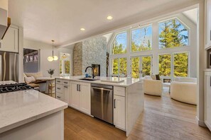 Fridge, microwave, oven, stovetop - Lakeshore Luxe - Jacksonport Designer Home (Sturgeon Bay)