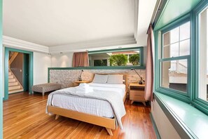 8 bedrooms, iron/ironing board, free WiFi, bed sheets
