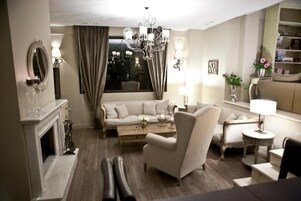 Espacio para trabajar con laptop y sistema de insonorización 