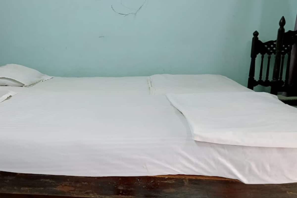 Soundproofing, free WiFi, bed sheets