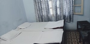 Quarto casal standard | 1 quarto, quartos à prova de som, Wi-Fi de cortesia, roupa de cama