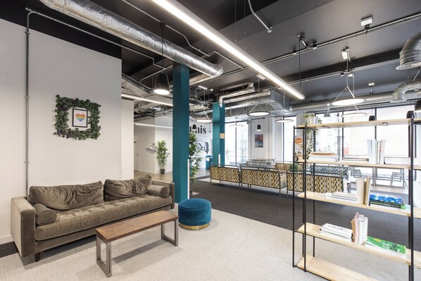 로비 좌석 공간