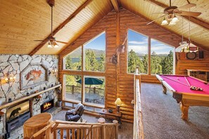 Game room - Talmadge Lodge a BEAUTIFUL Log Cabin w/ Lake Views - SAUNA - HOT TUB - POOL TABLE & MORE! Short Walk To Mine Shaft Coaster & Alpine Slides + ½ Mile To The Village - Shops - Restaurants & Entertainment! (Big Bear Lake)