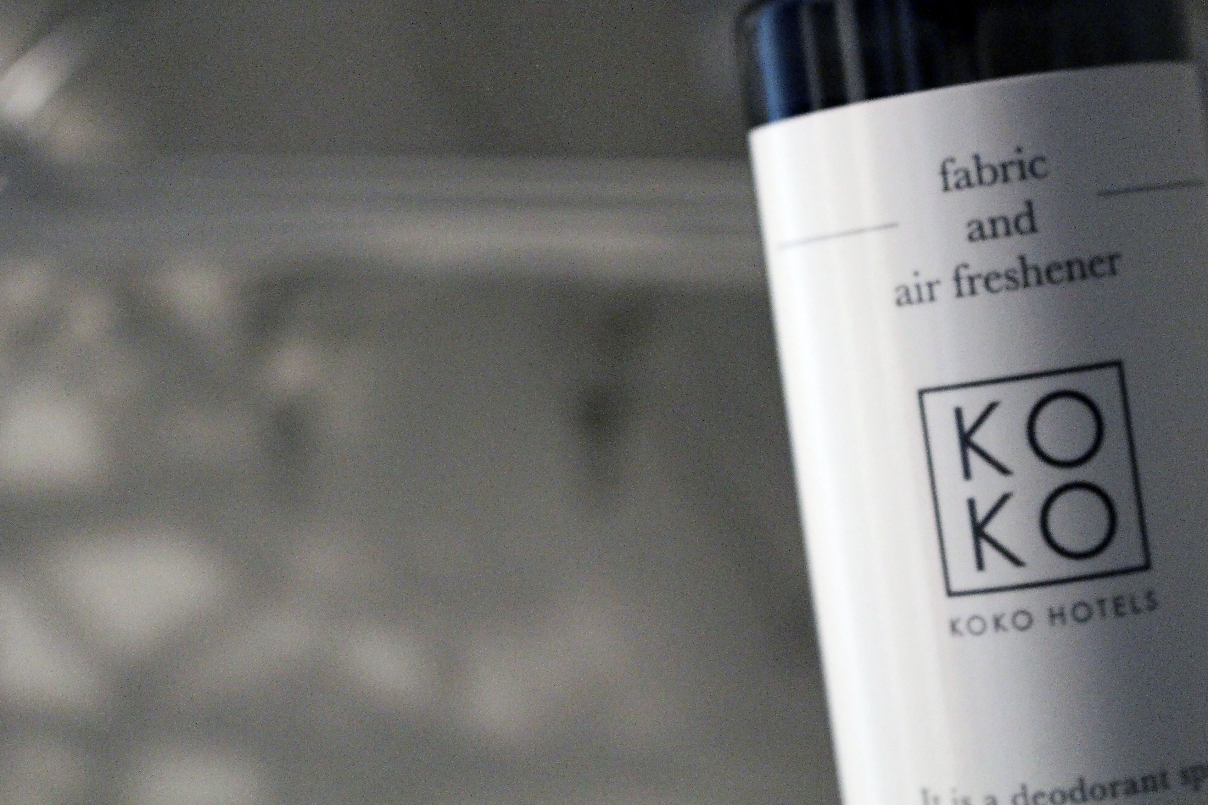 Flacone di tessuto profumato e deodorante ambiente di Koko Hotels.