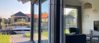 4-person Chalet Albatros by the Water With Parking Space