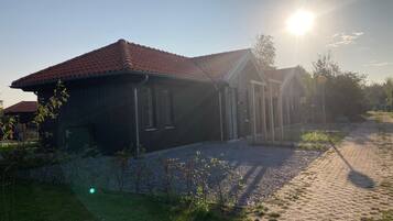 Huis, 2 slaapkamers, patio, uitzicht op tuin | Exterieur