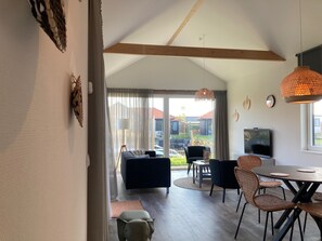 House, 2 Bedrooms, Patio, Garden View | Dining room