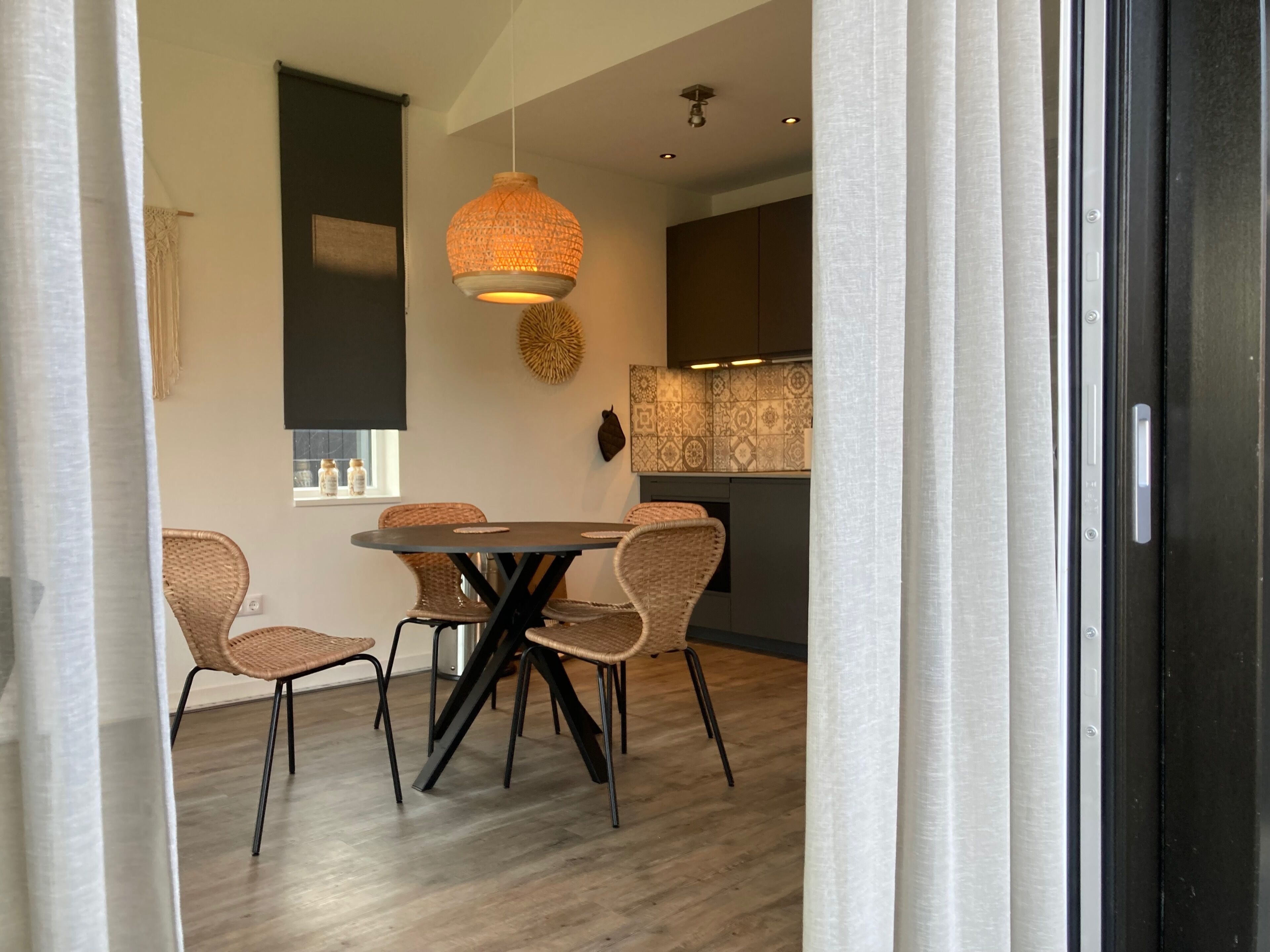 Huis, 2 slaapkamers, patio, uitzicht op tuin | Dineerruimte