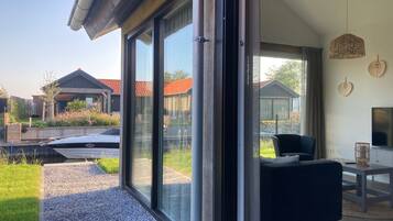 House, 2 Bedrooms, Patio, Garden View | Bahagian dalam