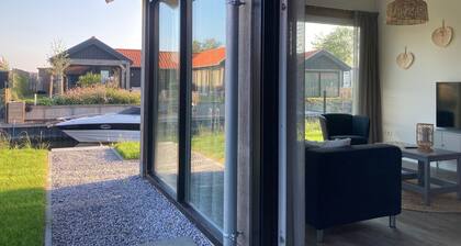 4-person Chalet Albatros by the Water With Parking Space