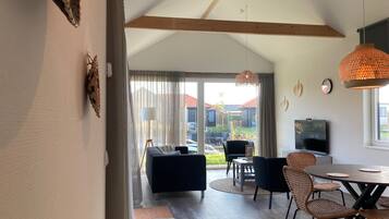 House, 2 Bedrooms, Patio, Garden View | Dining room