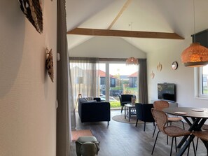 Huis, 2 slaapkamers, terras, uitzicht op tuin | Dineerruimte