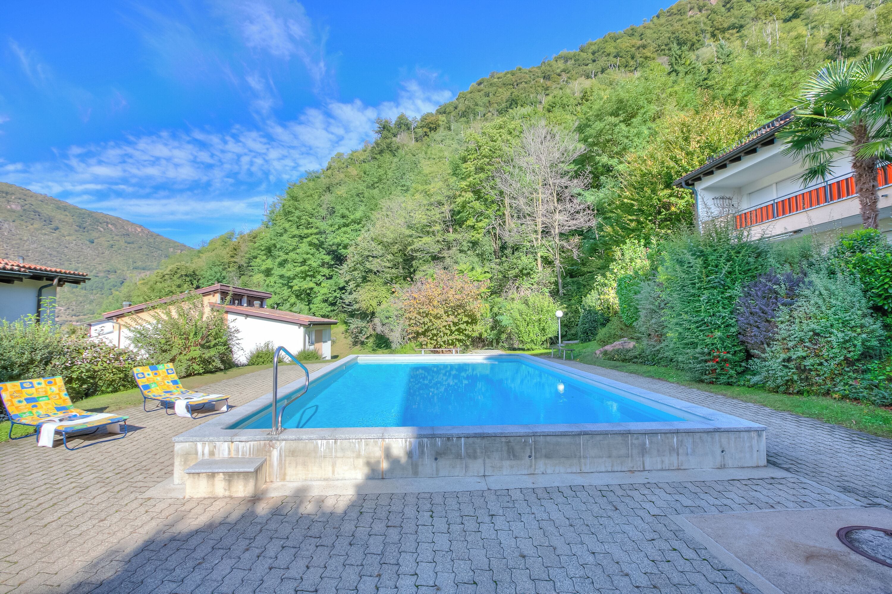 Familienapartment, Mehrere Schlafzimmer, 2 Bäder, Seeseite (Miralago Lakeview Morcote With Pool) | Pool | Außenpool (je nach Saison geöffnet)