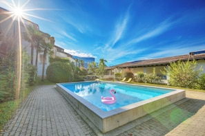 Piscine extérieure (ouverte en saison)