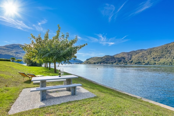 Family Apartment, Multiple Bedrooms, 2 Bathrooms, Lakeside (Miralago Lakeview Morcote With Pool) | Outdoor dining