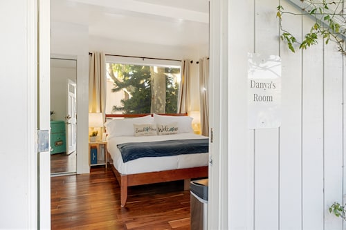 Danya's Cottage | Chosen Beach Collection