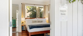 Danya's Cottage Room | The Chosen Collection
