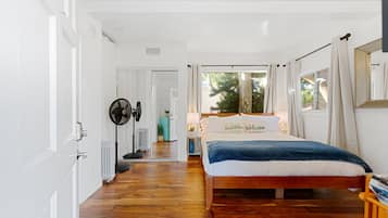 1 bedroom, desk, free WiFi, bed sheets