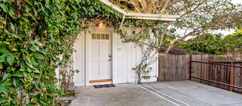 Danya's Cottage Room | The Chosen Collection
