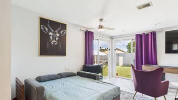 4 bedrooms, desk, iron/ironing board, travel crib