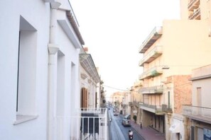 Balcony - Yllen Rooms (Double Room with Private Bathroom) (Avola)