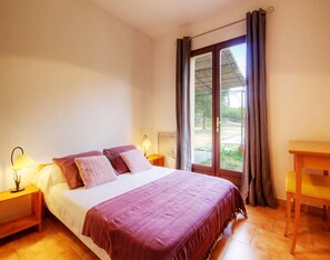 3 bedrooms, iron/ironing board, travel cot, free WiFi