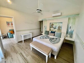 1 habitación, caja de seguridad en la habitación y escritorio