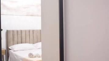 1 camera, una scrivania, culla da viaggio, Wi-Fi gratuito