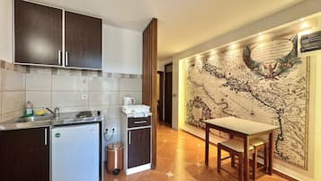 Căn hộ Tiêu chuẩn | Bếp riêng | Tủ lạnh, ấm điện, dụng cụ nấu nướng/bát dĩa/dao nĩa