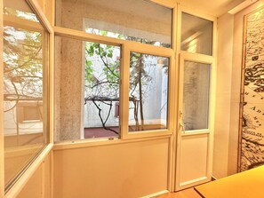 Basic Apartment | Terrace/patio