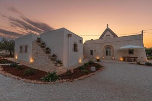 Exterior - Domus Petri 1908 Prickly Pear- Trulli with swimming pool in Itria Valley (Cisternino)