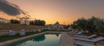 Domus Petri 1908 Prickly Pear- Trulli with swimming pool in Itria Valley