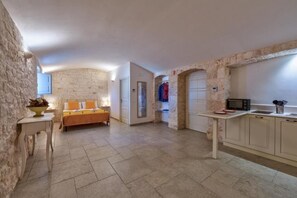 Interior - Domus Petri 1908 Prickly Pear- Trulli with swimming pool in Itria Valley (Cisternino)