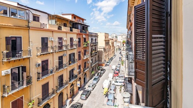 Unclassified image, 1 of 15, button - Cozy Apartment between Politeama and the Port (Palermo)