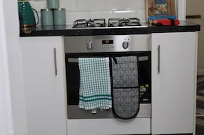 Apartment | Dapur peribadi | Peti sejuk, ketuhar gelombang mikro, ketuhar, dapur