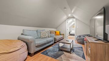 4 bedrooms, desk, iron/ironing board, free WiFi