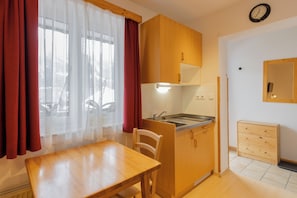 Studio Suite Tiêu chuẩn, quang cảnh resort | Bếp riêng | Tủ lạnh nhỏ, bếp nấu, ấm điện, ghế cao cho trẻ em 