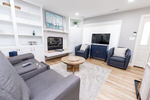 Smart TV, fireplace - Cozy Cottage with Beach Access (Annapolis)